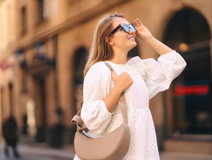 <h2>ASHROWE<br/><span style="text-decoration:underline">Women's style starts here.</span></h2>